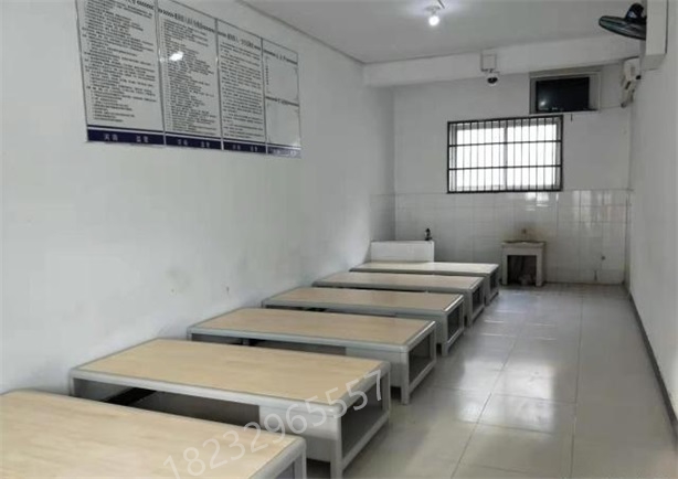 鄂州监狱监室床